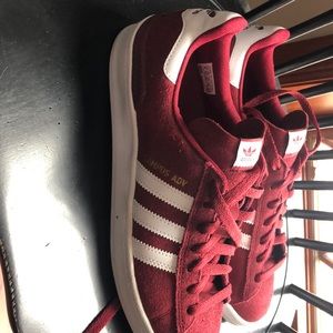 Adidas bounce sneakers never